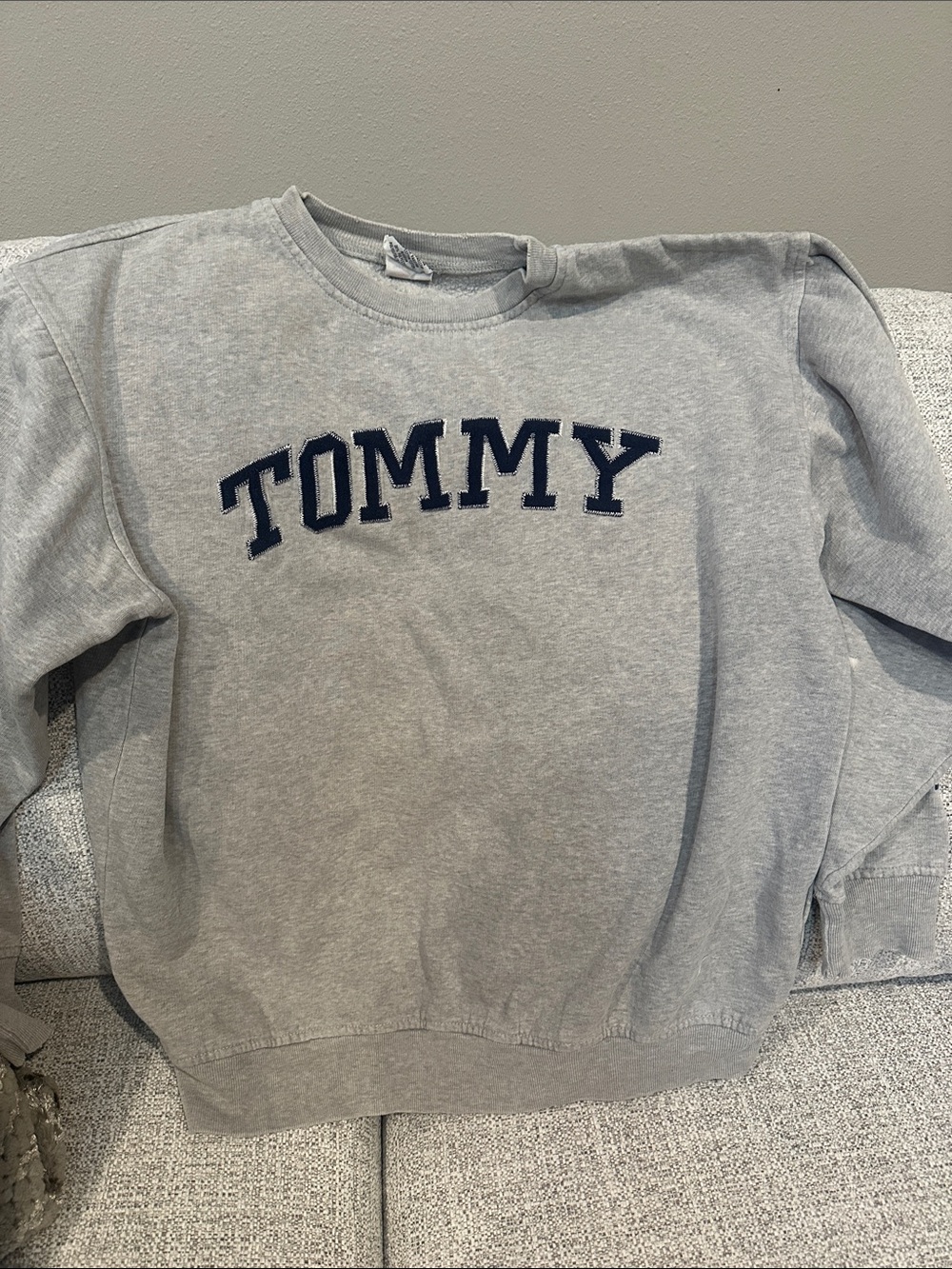 Vintage Tommy Hilfiger Light Gray Sweatshirt with Navy Appliqué